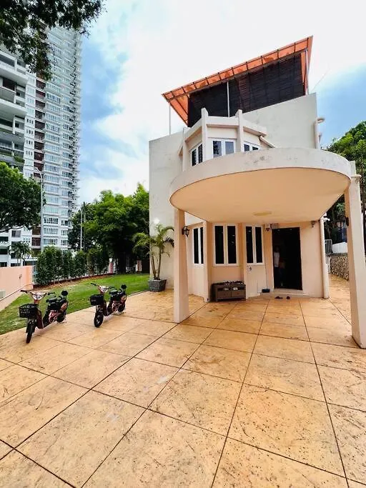 Holiday Villa - 2 Mins To Beach, Ktv, Private Pool, Free E-Scooter X 2 !!! Tanjung Bungah  0*, Tanjung Bungah (Penang)
